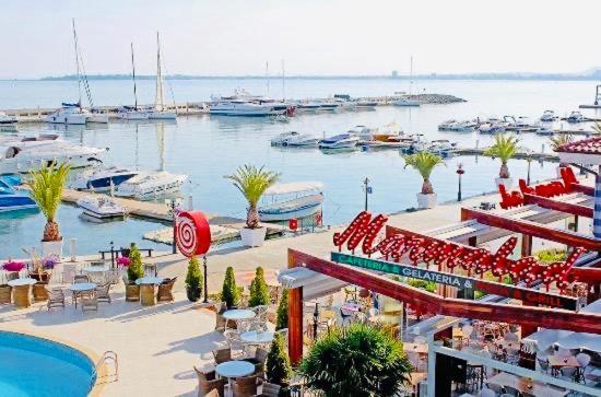 Dolce Vita Sea View Apartment スヴェティ・ヴラス エクステリア 写真